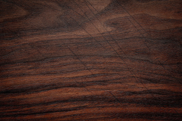 木板纹理背景。划暗色调的胡桃木板材纹理。图片下载