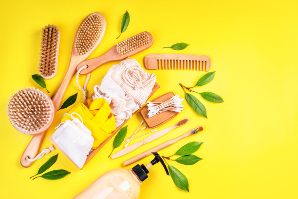 由天然材料制成的个人护理产品。平铺个人护理零浪费用品。塑料的概念。由环保材料制成的卫生、面部和身体护理用品。图片下载