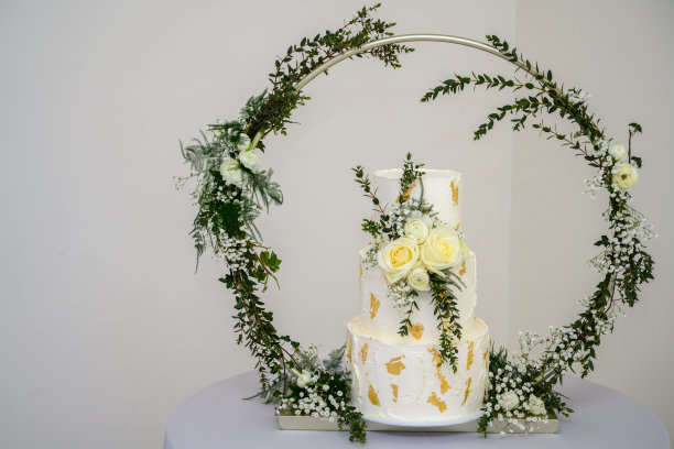 三层婚礼蛋糕图片下载