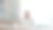 快乐的商业女人兴奋惊讶的工作在白色的办公桌与pc笔记本电脑扔纸帐户文件图片下载