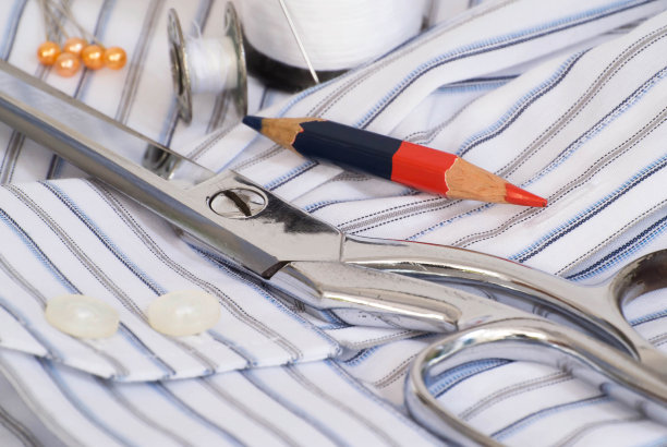 缝制衣服的工具和设备图片下载