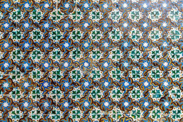 西班牙塞维利亚一座城市宫殿的传统瓷砖墙壁装饰。图片下载