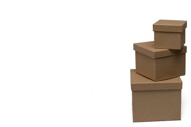 特写三个堆叠的礼品盒白色背景图片下载