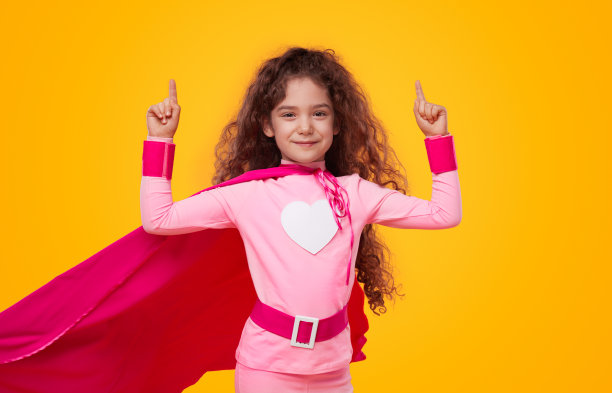 小超级英雄女孩指着上面图片下载