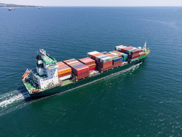 集装箱船俯视图，航运或运输概念背景。图片下载