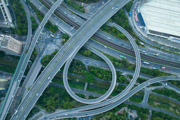 中国深圳市立交桥的现代城市建筑图片下载