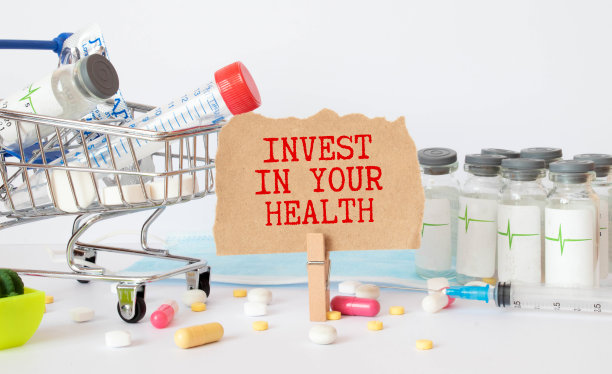 投资于你的健康，健康的生活方式，饮食和健身，健身设备和健康的食物图片下载