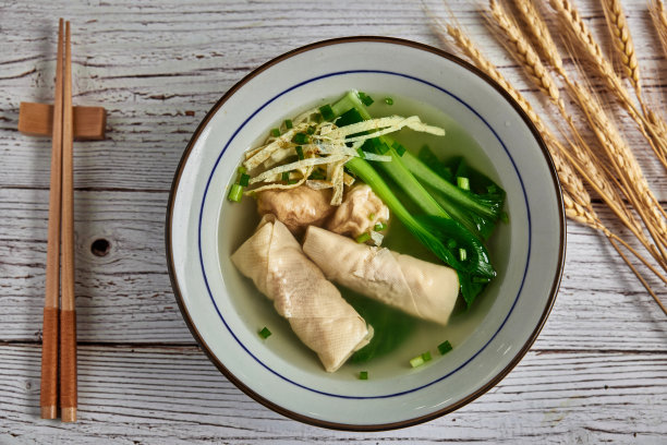 典型的上海汤叫双当。图片下载