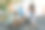 亚洲家庭环境保护志愿者团队帮助捡拾公园区内的塑料和泡沫垃圾。世界环境日志愿服务。图片下载