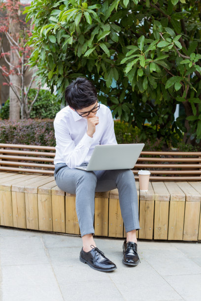 年轻人是白领图片下载