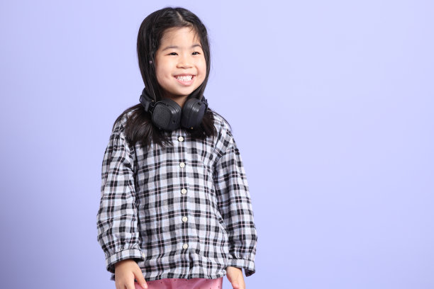 快乐的小女孩图片下载