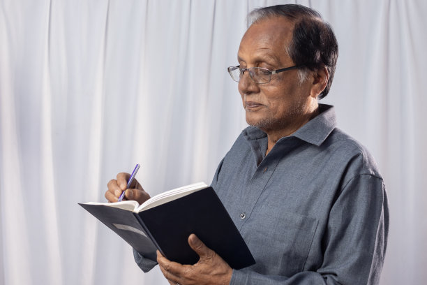 老人学习图片下载