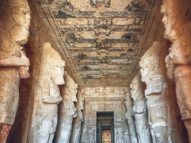 阿布辛贝勒神庙：拉美西斯二世时期的努比亚岩石神庙图片下载