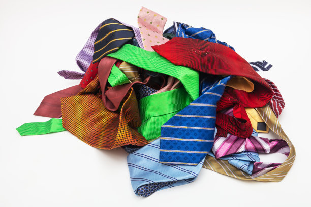 许多领带在白色背景图片下载