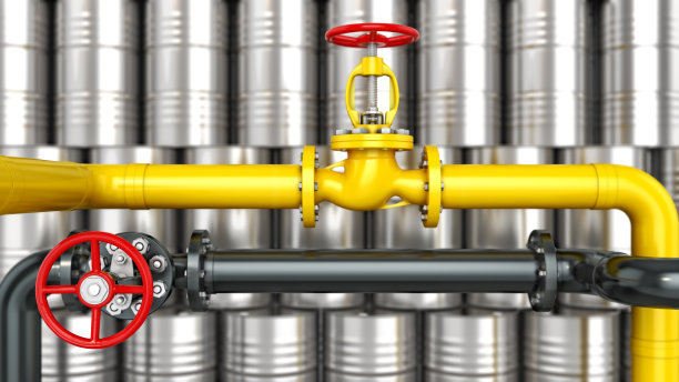 黑色和黄色的金属管道与红色阀门是在金属油桶前面模糊的背景，管道概念，3d插图图片下载