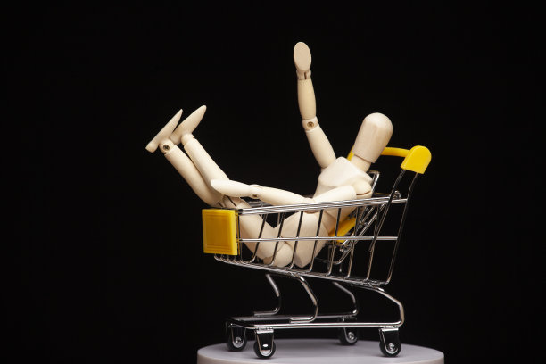 木制形象小车黑色背景图片下载