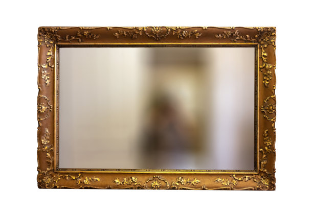 画框孤立在白墙上。金色古董华丽，花卉图案经典相框图片下载