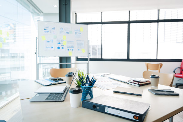 商务人士开会的空房间图片下载