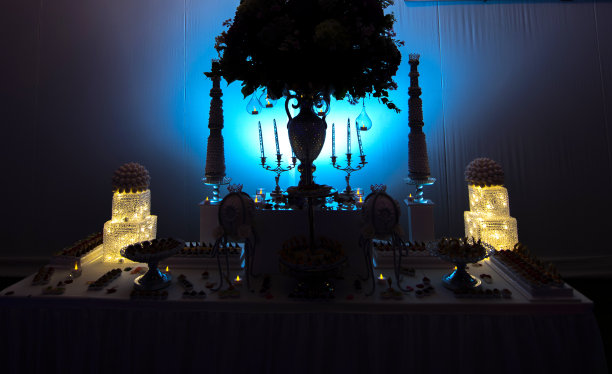 装饰过的婚礼餐桌的剪影图片下载