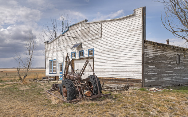 老皇后镇车库和拖拉机图片下载