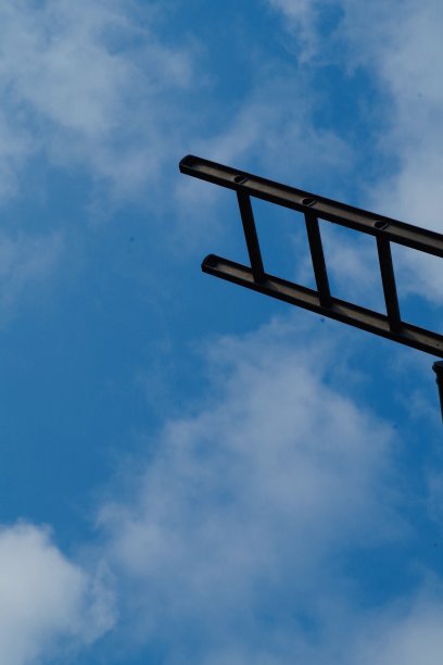 通向蓝天的阶梯图片下载