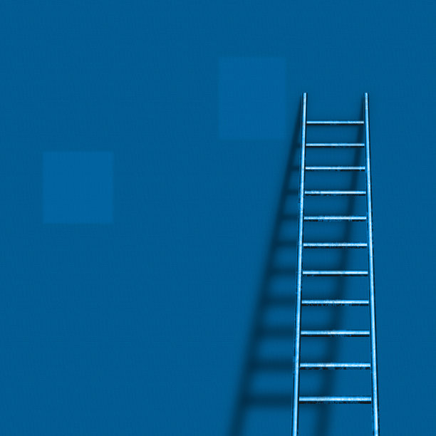 梯子靠在蓝色的墙上图片下载