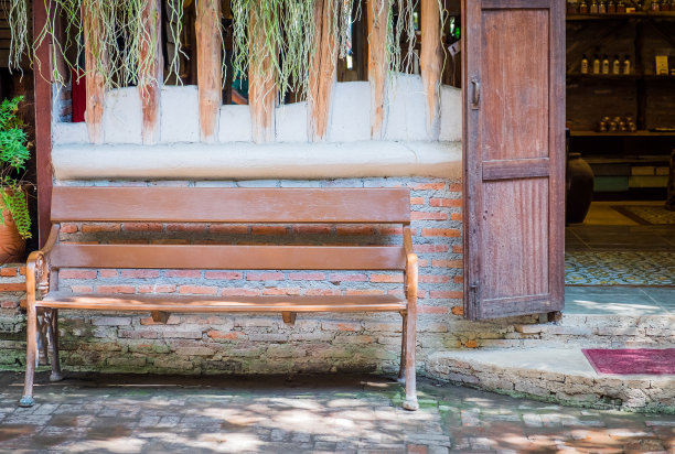 乡村秋日公园外长椅放松图片下载