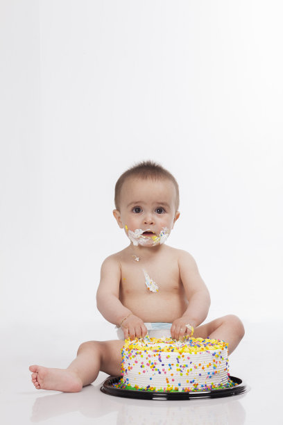 漂亮的宝宝在照相馆拍他第一年的照片图片下载