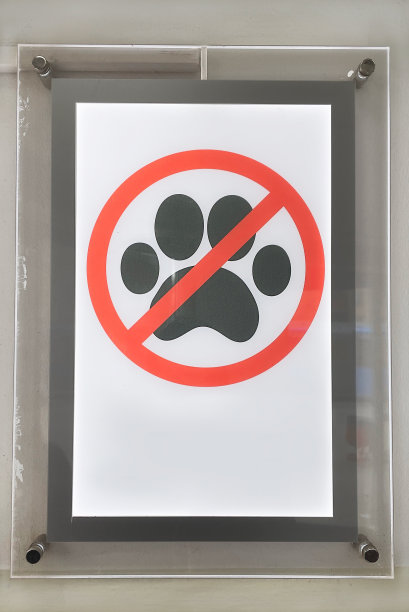 购物中心的“动物禁止入内”标志。图片下载