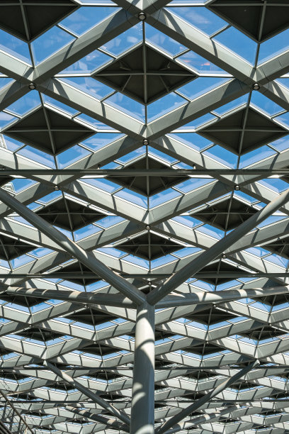 现代建筑。未来主义屋顶结构的细节图片下载