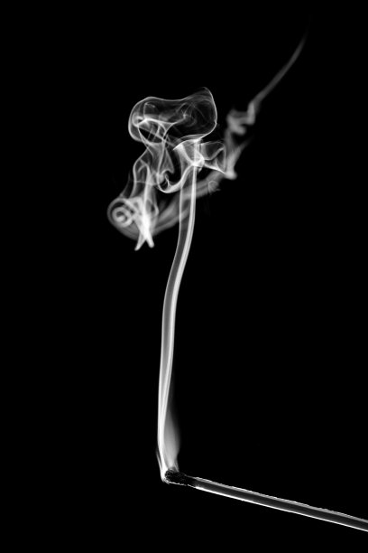 火柴烧过的烟图片下载