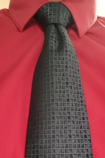 黑领带红衬衫图片下载