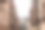 在塞尔维亚贝尔格莱德的一条典型街道上，一条旧电力线路的供电系统是由一个陈旧而混乱的连接系统组成的，图片下载