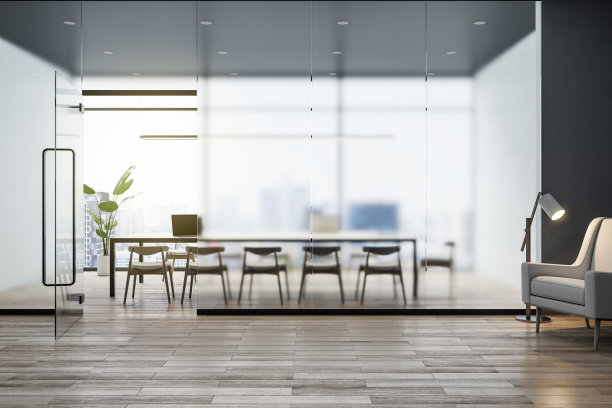 现代混凝土办公室内部，木地板，哑光隔断玻璃，家具，设备和城市景观与日光。3 d渲染。图片下载