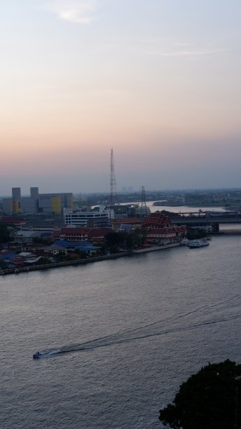 泰国曼谷湄南河，晚上图片下载