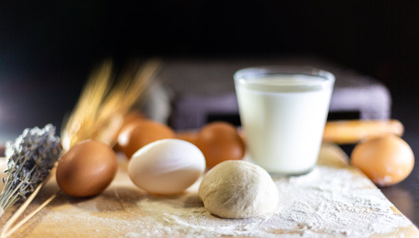 我妈妈在厨房里……图片下载