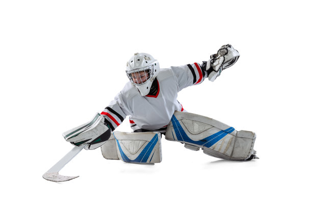 青少年男孩的肖像，曲棍球运动员，守门员接球在运动孤立在白色工作室背景。培训图片下载