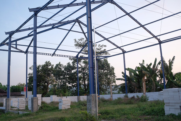 施工进度延迟的钢框架建筑图片下载