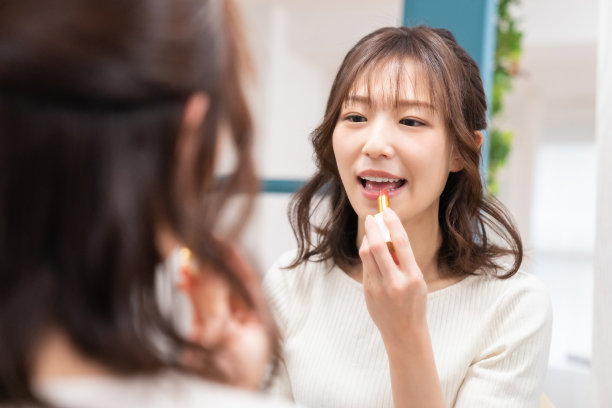 迷人的亚洲女性美容形象，口红，图片下载