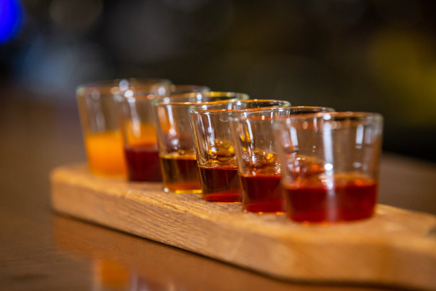 一套酒精饮料喝白酒图片下载