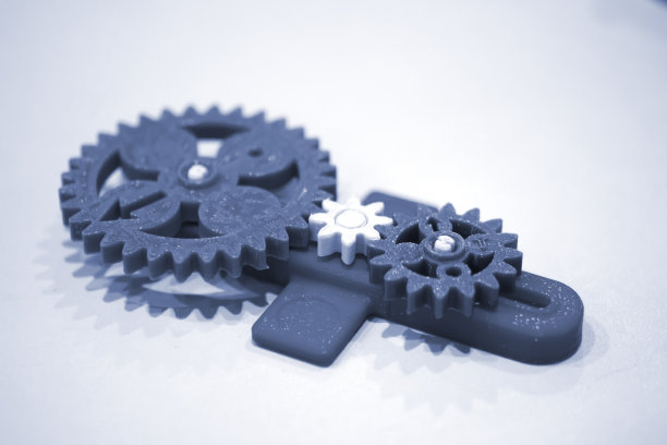 白色背景下3D打印的抽象物体图片下载