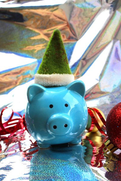 圣诞蓝色玩具猪与一顶帽子图片下载