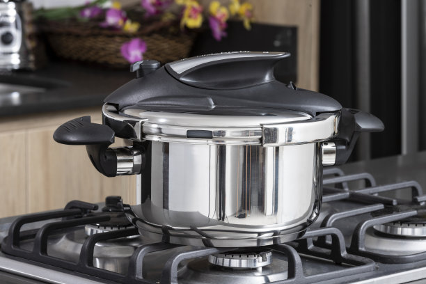 厨房电器。高压锅;厨房里的照片图片下载
