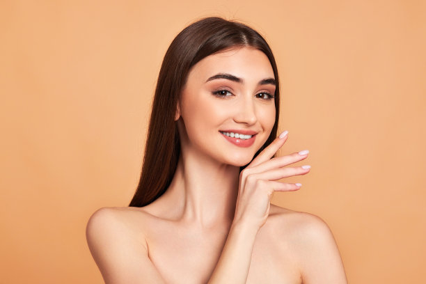 漂亮女人的肖像有着完美健康干净的皮肤图片下载