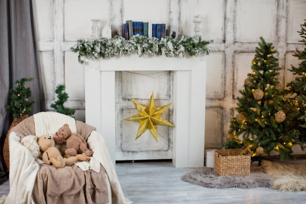 带壁炉和装饰的圣诞房间图片下载