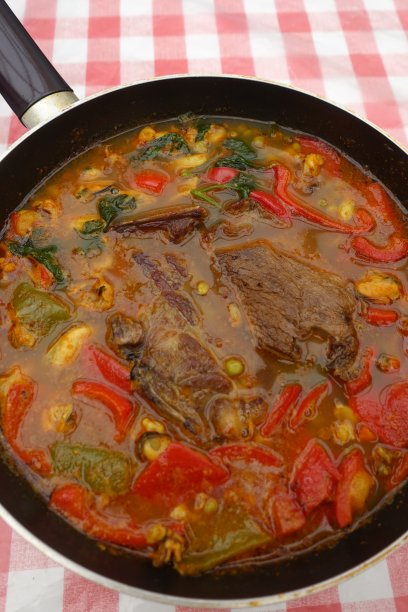 辣肉汤，海鲜和羊肉煮熟准备煮米饭图片下载