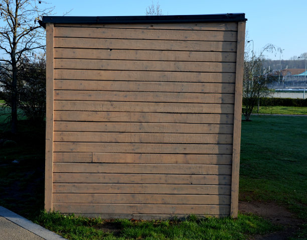 住宅棕色集装箱，带门窗。模块化的生活。手术或测试中心。运动员或建筑商在建筑工地的更衣室背景图片下载