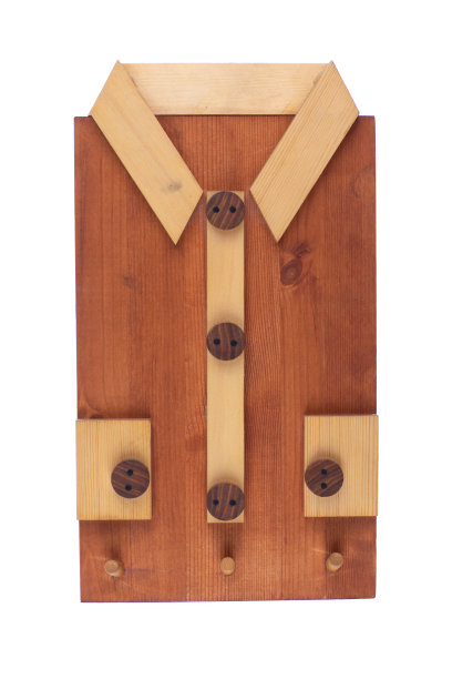 木制衬衫衣架孤立在白色背景图片下载