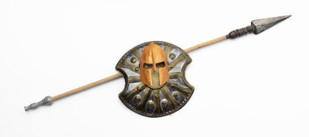 白色背景上的中世纪矛和盾图片下载