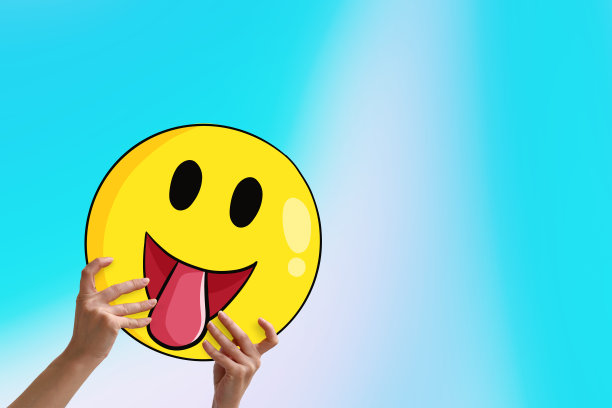 拿着表情符号的女人图片下载